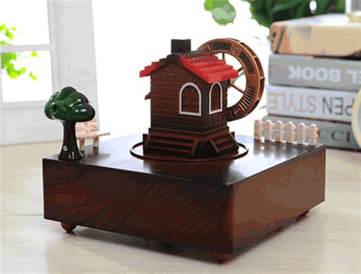 Şehir Etrafında Dönen Araba Müzik Kutusu