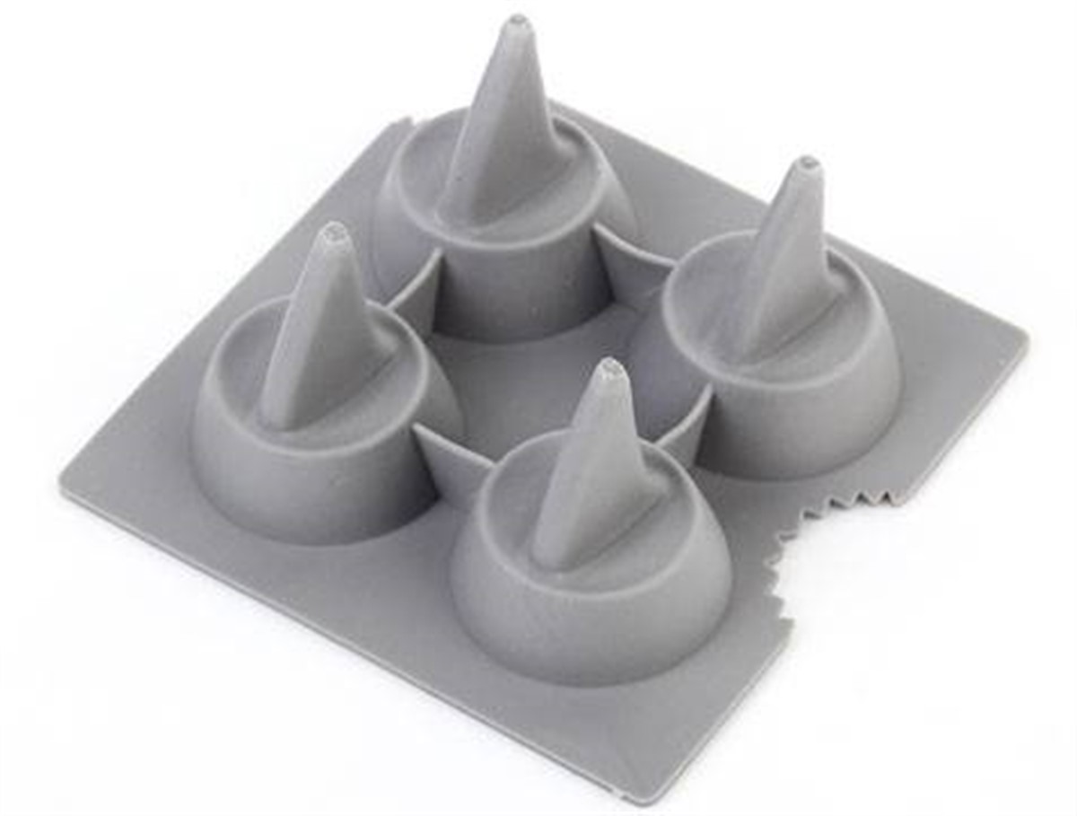 Köpek Balığı Tasarımlı Silikon 4 Bölmeli Buz ve Çikolata Kalıbı