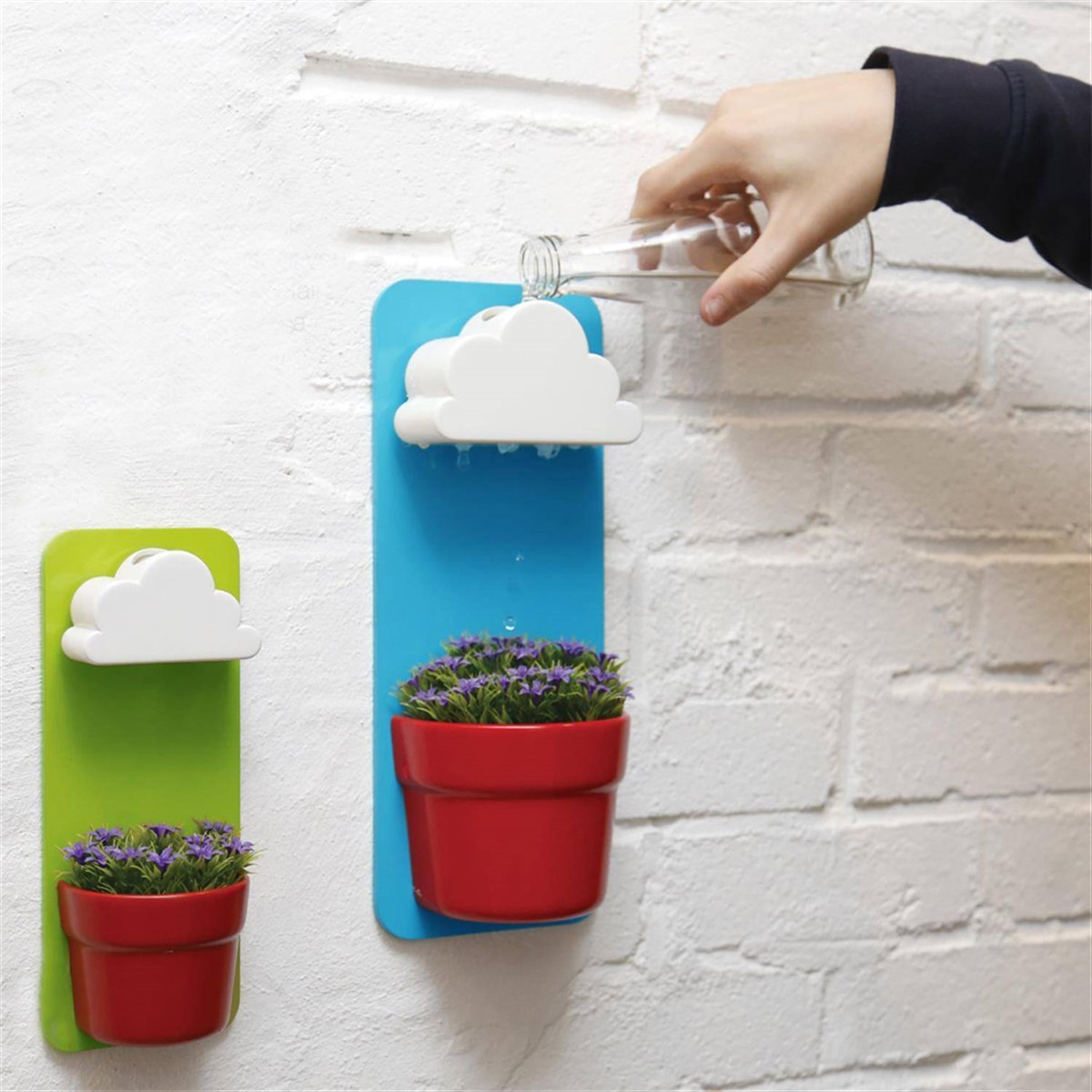 Kendinden Çiçek Sulayan Bulut Saksı